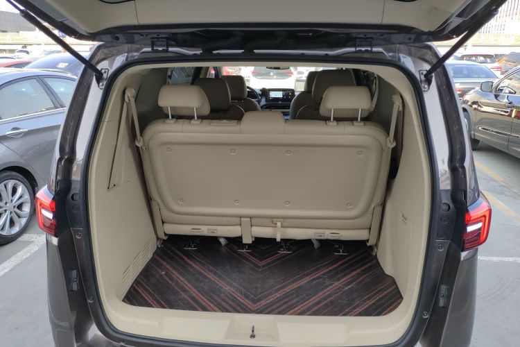 别克GL8 2023款 改款 陆上公务舱 豪华型机舱底盘23