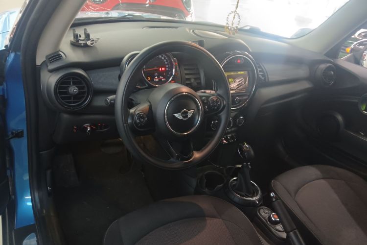 MINI 2014款 1.5T COOPER Fun中控内饰7002