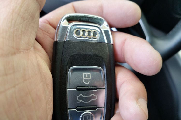 奥迪A6L 2018款 30周年年型 35 TFSI 时尚型中控内饰11