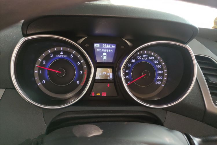 现代 朗动 2016款 1.6L 自动尊贵型中控内饰14