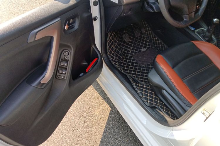 雪铁龙 爱丽舍 2018款 改款 1.6L 手动时尚型中控内饰7003