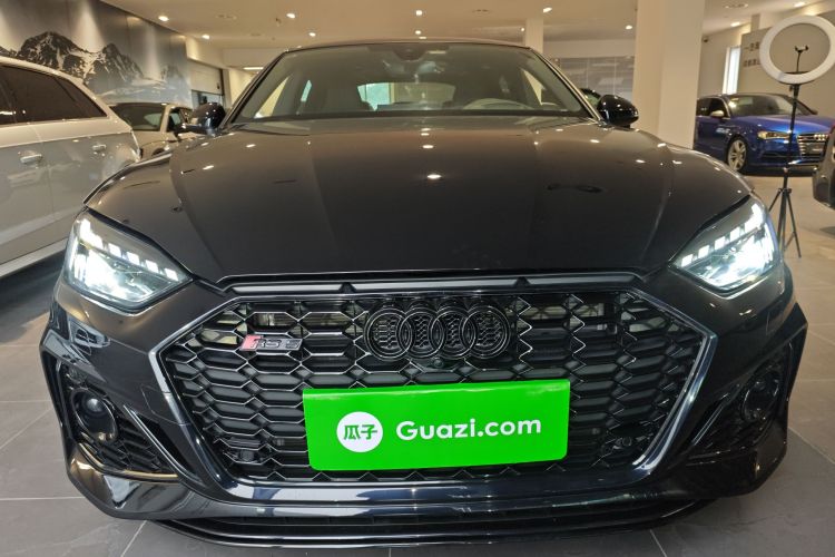 奥迪RS 5 2023款 RS 5 2.9T Sportback 黑曜版车身外观2