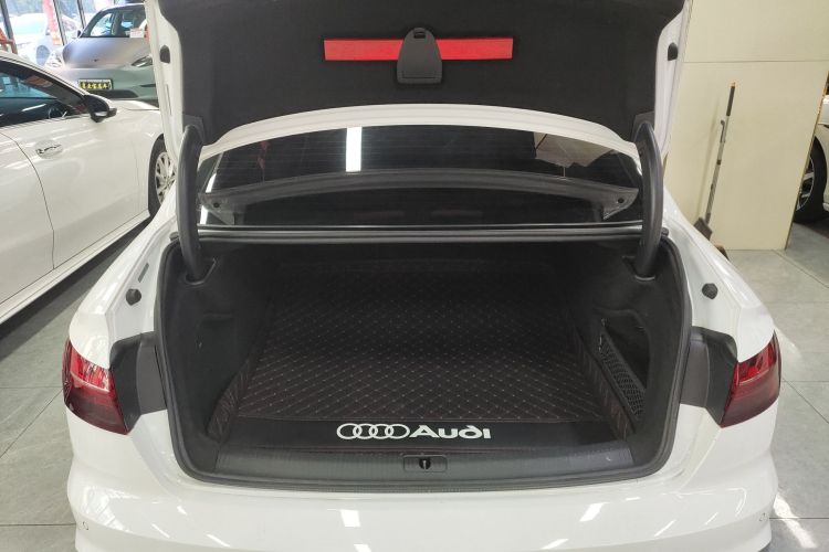 奥迪A4L 2022款 40 TFSI 时尚动感型机舱底盘23