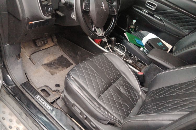 三菱 欧蓝德 2020款 2.4L 四驱致享版 7座局部细节19