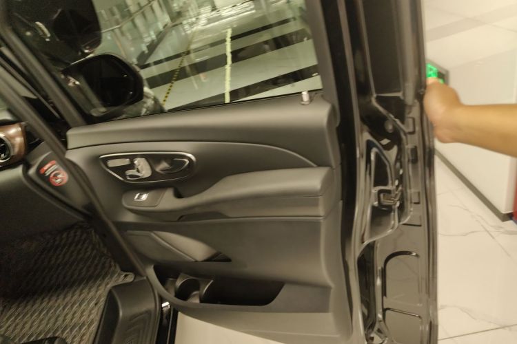 奔驰V级 2021款 V 260 领航版中控内饰42