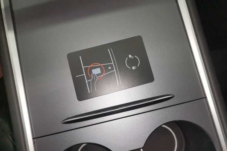 特斯拉 Model Y 2022款 Performance高性能全轮驱动版中控内饰11