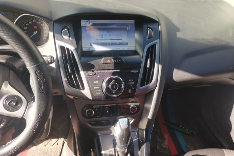 福特 福克斯 2012款 两厢 1.6L 自动风尚型中控内饰16