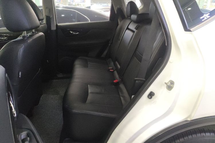 日产 奇骏 2019款 2.0L CVT智联舒适版 2WD中控内饰21