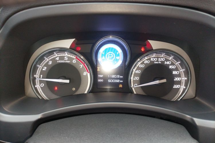 五十铃 mu-X牧游侠 2022款 2.0T 汽油自动四驱劲悦型 5座中控内饰14