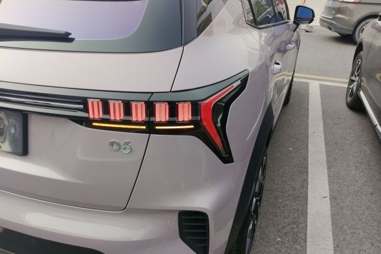 领克06 2023款 Remix 1.5T Hero车身外观9