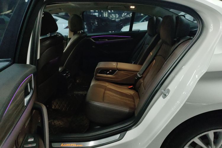 宝马5系 2019款 530Li 领先型 豪华套装中控内饰7004