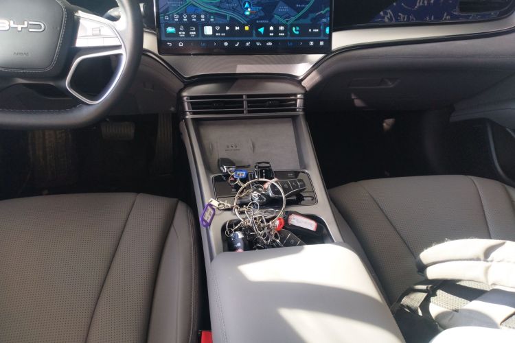 比亚迪 海豹07 DM-i 2025款 智驾版 DM-i 1.5L 125km 尊贵型中控内饰18