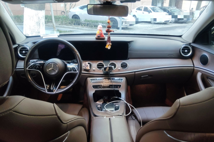 奔驰E级 2022款 改款二 E 260 L中控内饰12