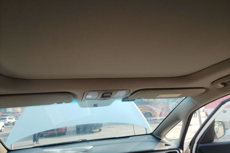 起亚 佳乐 2013款 2.0L 5座自动标准版 国IV中控内饰22