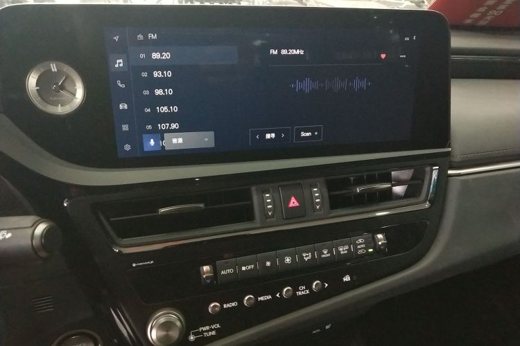 雷克萨斯ES 2022款 300h 卓越版中控内饰16