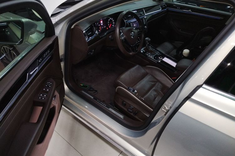 大众 辉昂 2016款 380TSI 两驱至尊版中控内饰20