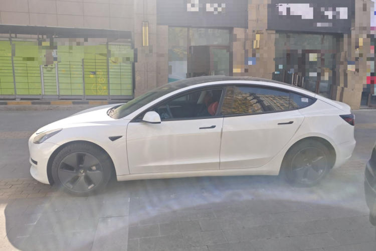 特斯拉 Model 3 2022款 后轮驱动版车身外观4