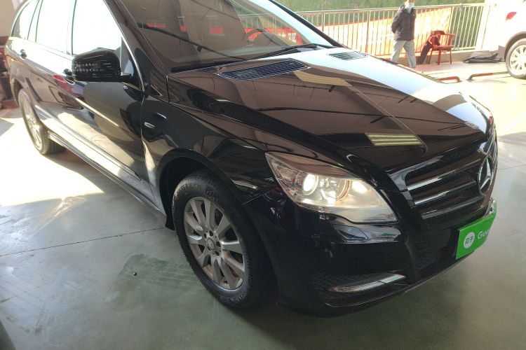 奔驰R级 2017款 R 320 4MATIC 商务型臻藏版车身外观3