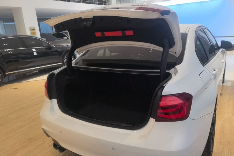 宝马3系 2019款 320i M运动曜夜版局部细节23