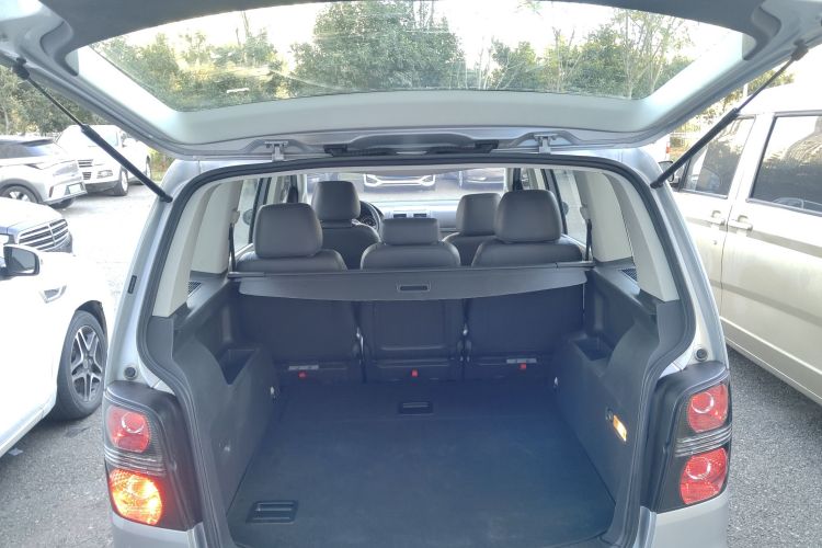 大众 途安 2013款 1.4T DSG舒适版5座机舱底盘23