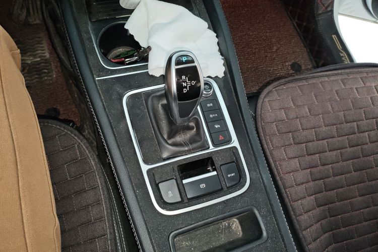 比亚迪 宋MAX 2019款 1.5T 自动智联睿逸型 7座 国V局部细节18