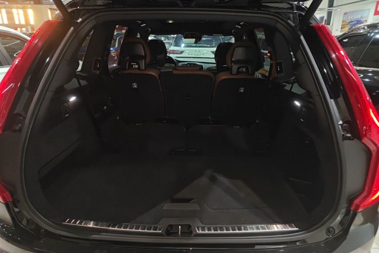 沃尔沃XC90 2022款 B6 智逸豪华版 7座机舱底盘23