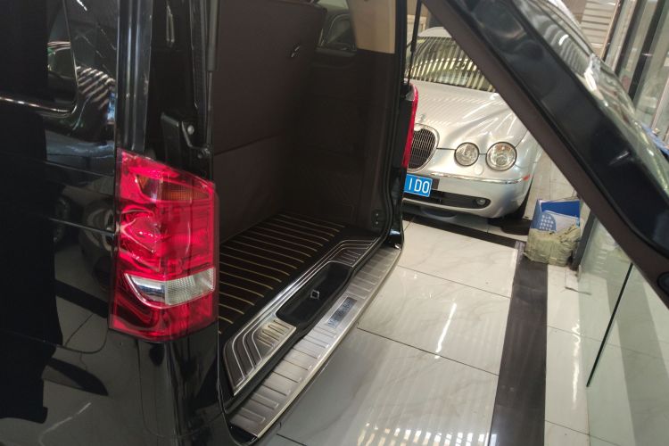 奔驰V级（平行进口） 机舱底盘23