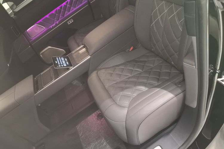 蔚来ET9 2025款 102kWh中控内饰7004