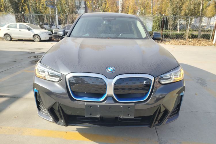 宝马iX3 2022款 领先型车身外观2