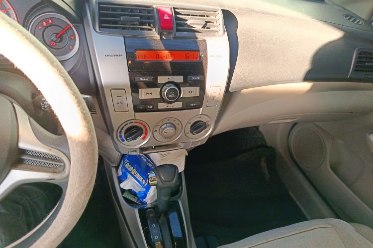 本田 锋范经典 2008款 1.5L 自动精英版中控内饰16