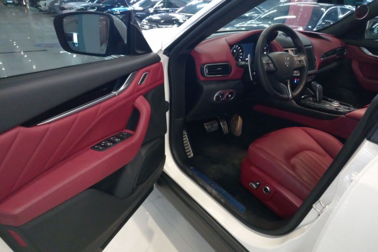 玛莎拉蒂 Levante 2022款 2.0T GT锋芒版中控内饰20