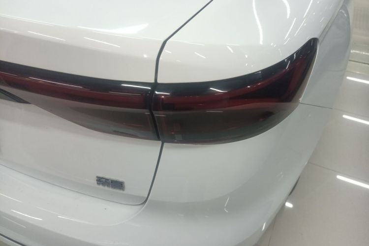 吉利汽车 帝豪 2023款 第4代冠军版 1.5L CVT尊贵型车身外观9