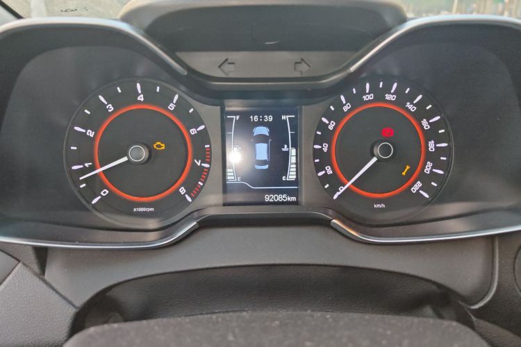 奇瑞 艾瑞泽5 2016款 1.5L 手动领潮版中控内饰14