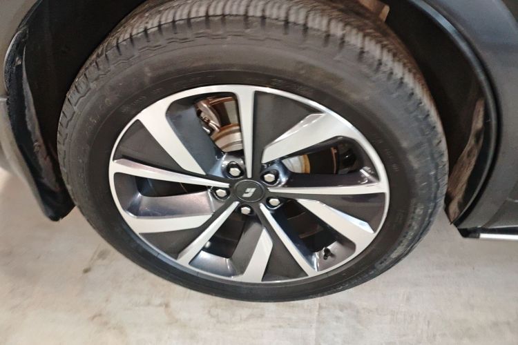 理想汽车 理想ONE 2021款 增程6座版车身外观6008