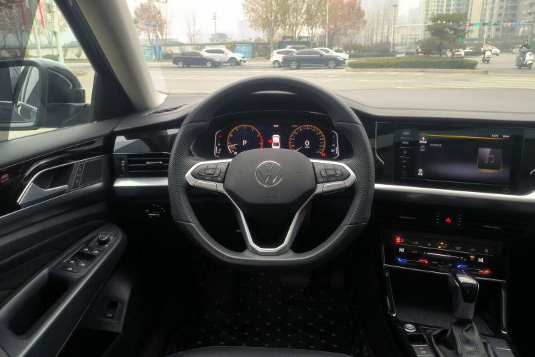 大众 帕萨特 2025款 出众款 380TSI 龙腾版中控内饰13