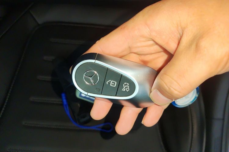 奔驰C级 2023款 C 200 L 运动版中控内饰7001