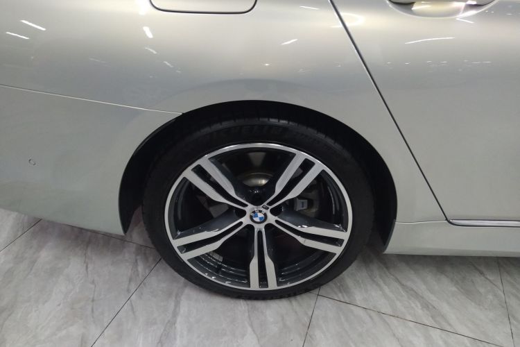 宝马7系 2018款 740Li xDrive 尊享型 M运动套装车身外观56