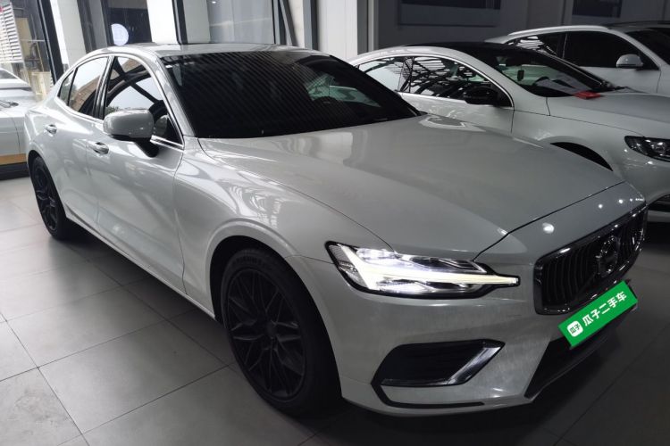 沃尔沃S60 2020款 T4 智逸豪华版车身外观3