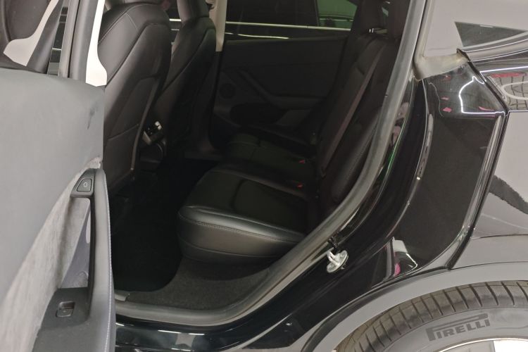 特斯拉 Model Y 2022款 改款 后轮驱动版中控内饰7004