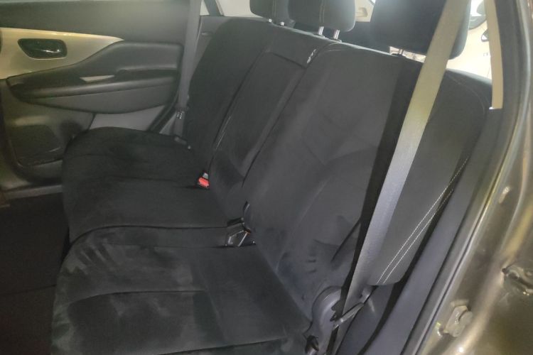 日产 楼兰 2015款 2.5L XE 两驱精英版中控内饰21