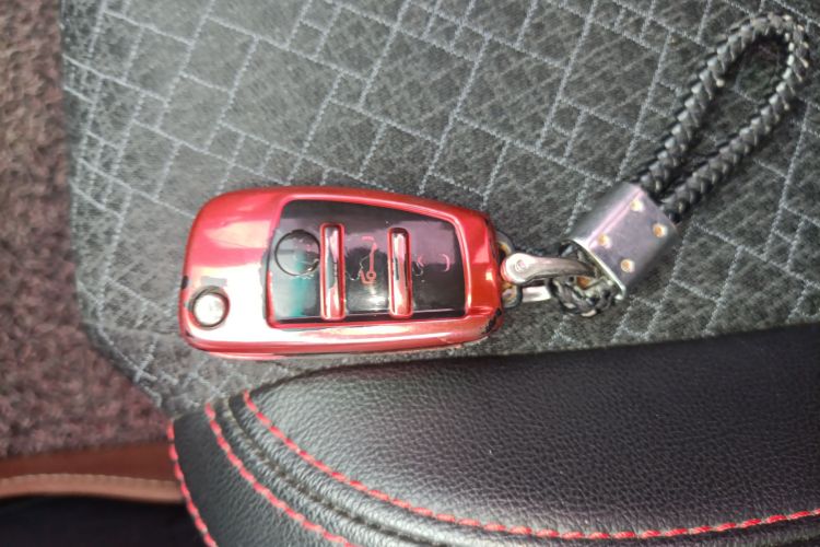 凯翼C3R 2015款 1.5L 手动黄钻版中控内饰7001