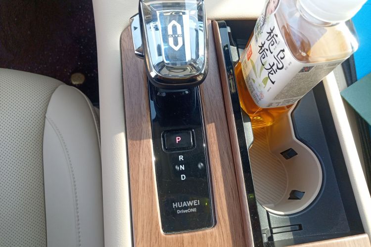 鸿蒙智行 问界M7 2024款 1.5T 后驱Plus版 6座中控内饰18