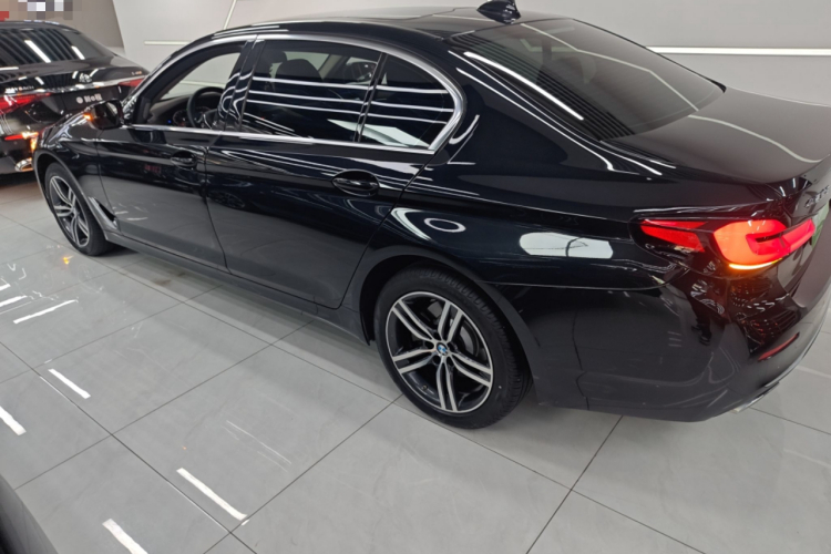 宝马5系 2023款 530Li 领先型 豪华套装车身外观4