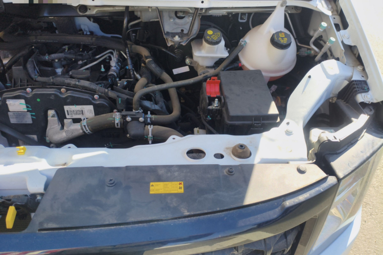 江铃福顺 2023款 2.0T 手动短轴低顶商运型多功能乘用车6座 双开尾门局部细节9007