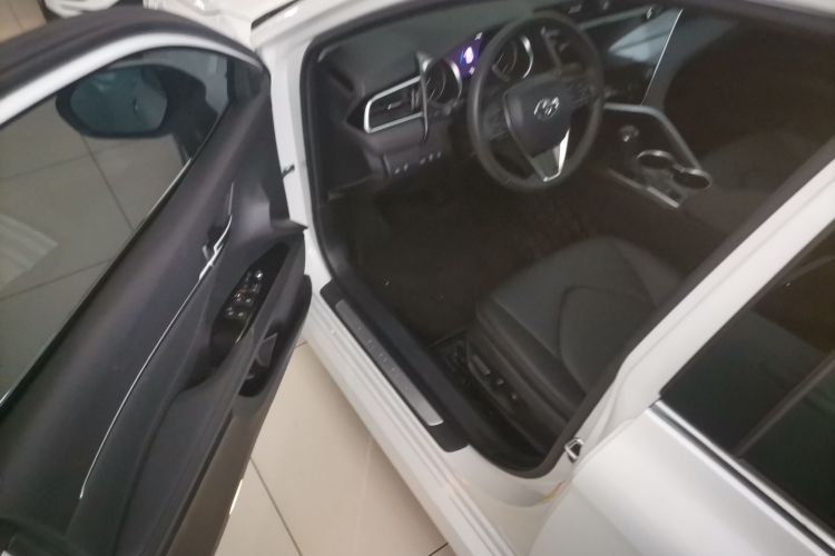 丰田 凯美瑞 2019款 改款 2.0G 豪华版中控内饰7003