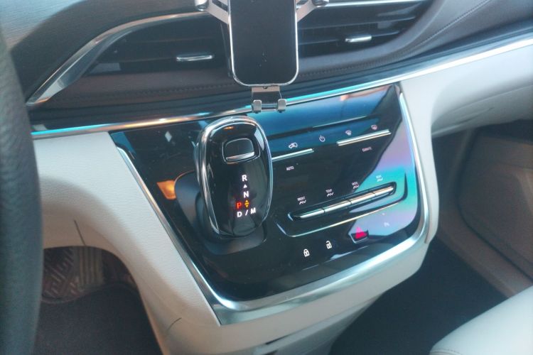 别克GL8 2023款 陆上公务舱 舒适型中控内饰18