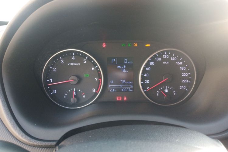 现代 悦动 2018款 1.6L 自动悦目版GL 国VI中控内饰14