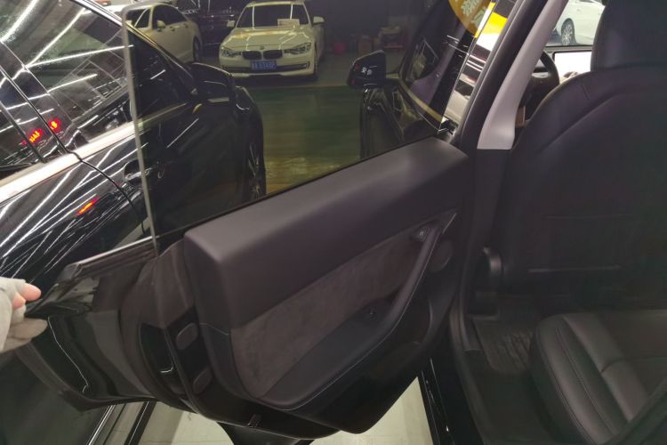 特斯拉 Model Y 2022款 改款 后轮驱动版中控内饰7008