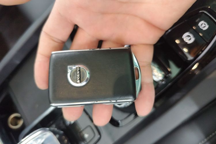 沃尔沃XC60新能源 2021款 T8 E驱混动 智雅豪华版中控内饰7001