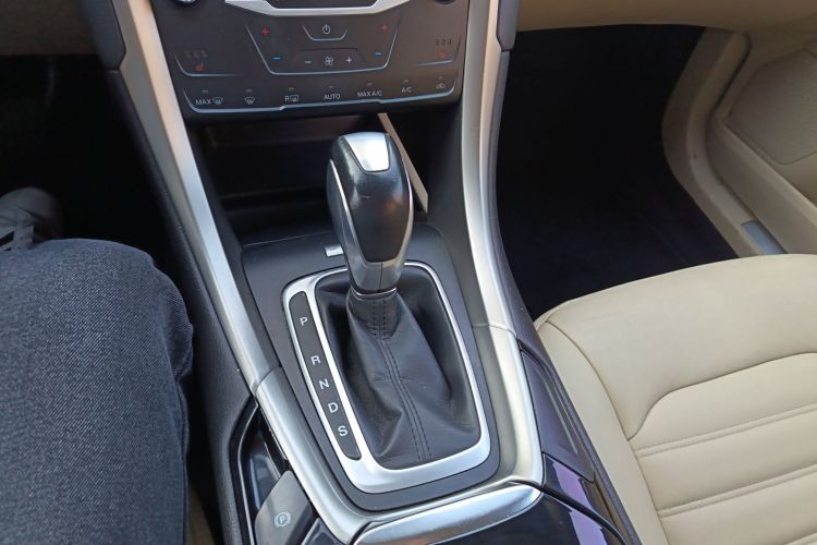 福特 蒙迪欧 2013款 2.0L GTDi200豪华型中控内饰18